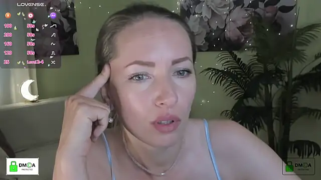 Snapshot of Queenymel chatting on July 21, 2026, 11:22 am Queenymel online show from July 21, 2026, 11:22 am