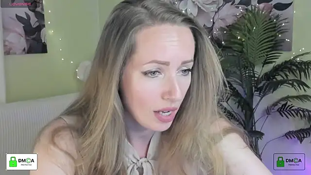 Snapshot of Queenymel chatting on June 7, 2026, 4:56 pm Queenymel online show from June 7, 2026, 4:56 pm
