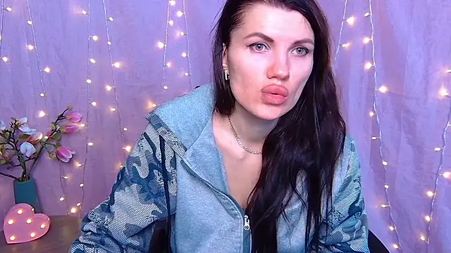 Snapshot of MilaLoona chatting on February 22, 2026, 7:33 am MilaLoona online show from February 22, 2026, 7:33 am