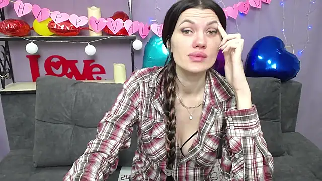 Snapshot of MilaLoona chatting on February 13, 2025, 4:28 pm MilaLoona online show from February 13, 2025, 4:28 pm