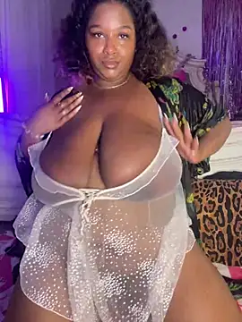 BigFineSelena online show from May 17, 2026, 3:50 am