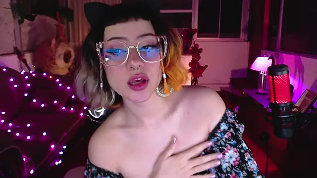 Snapshot of Aquamarinebubble chatting on March 3, 2025, 4:43 am Aquamarinebubble online show from March 3, 2025, 4:43 am