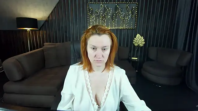 Kamilla Hot online show from April 24, 2026, 5:42 am
