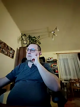Snapshot of Stevie_Little chatting on February 9, 2025, 4:29 pm Stevie Little online show from February 9, 2025, 4:29 pm