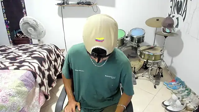 Zack falcon online show from November 4, 2025, 2:59 am