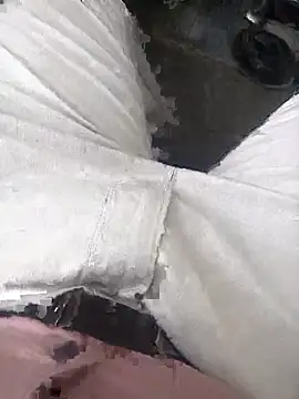 Snapshot of witchhunter1 chatting on November 4, 2025, 1:31 am witchhunter1 online show from November 4, 2025, 1:31 am