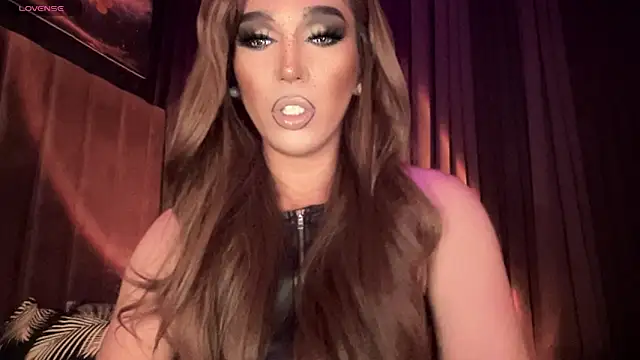 Snapshot of Lo_la_69 chatting on November 19, 2025, 9:42 am Lo la 69 online show from November 19, 2025, 9:42 am