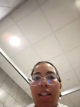 Snapshot of SheenaBrooke chatting on October 31, 2025, 4:03 pm SheenaBrooke online show from October 31, 2025, 4:03 pm