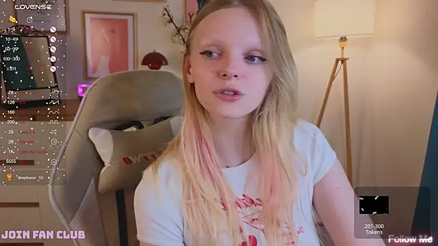 Snapshot of evangel1ne chatting on September 10, 2025, 9:36 pm evangel1ne online show from September 10, 2025, 9:36 pm