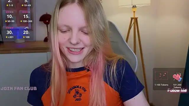 Snapshot of evangel1ne chatting on March 21, 2025, 5:32 am evangel1ne online show from March 21, 2025, 5:32 am