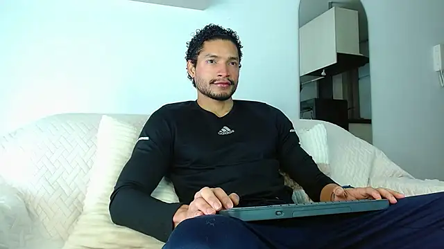 Snapshot of Robyn_Miller chatting on October 10, 2025, 2:18 pm Robyn Miller online show from October 10, 2025, 2:18 pm