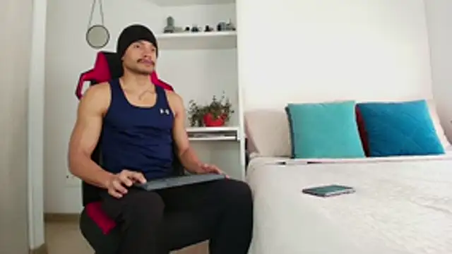 Snapshot of Robyn_Miller chatting on November 4, 2025, 7:28 pm Robyn Miller online show from November 4, 2025, 7:28 pm