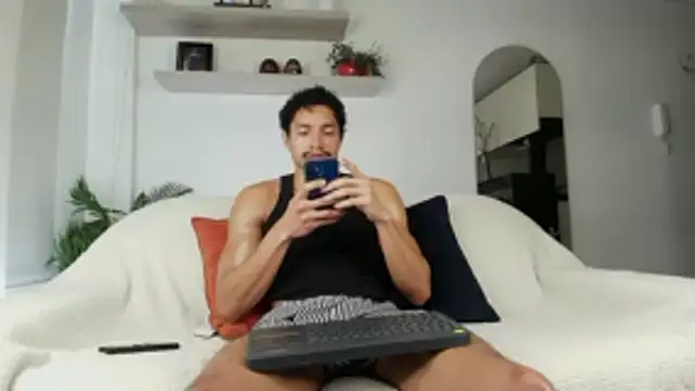 Snapshot of Robyn_Miller chatting on October 29, 2025, 6:18 pm Robyn Miller online show from October 29, 2025, 6:18 pm