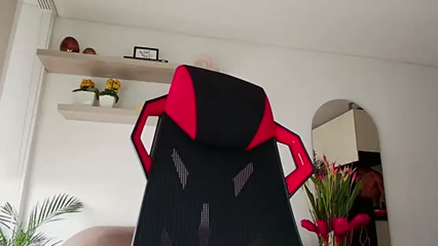 Snapshot of Robyn_Miller chatting on November 6, 2025, 4:11 pm Robyn Miller online show from November 6, 2025, 4:11 pm