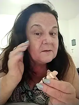 Snapshot of Yaya_Mineira chatting on October 20, 2025, 10:32 pm Yaya Mineira online show from October 20, 2025, 10:32 pm