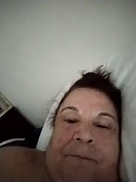 Snapshot of Yaya_Mineira chatting on November 3, 2025, 8:29 am Yaya Mineira online show from November 3, 2025, 8:29 am