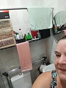 Snapshot of Yaya_Mineira chatting on May 15, 2026, 11:36 pm Yaya Mineira online show from May 15, 2026, 11:36 pm