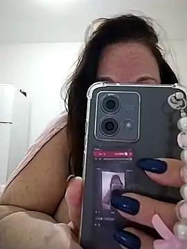 Snapshot of Yaya_Mineira chatting on October 11, 2025, 10:33 pm Yaya Mineira online show from October 11, 2025, 10:33 pm