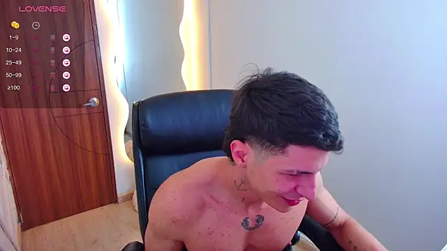 Snapshot of harrisoncuper chatting on November 21, 2025, 9:36 pm harrisoncuper online show from November 21, 2025, 9:36 pm