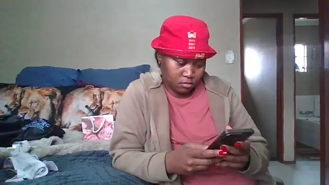 Snapshot of EbonySeductressx chatting on October 29, 2025, 1:21 pm EbonySeductressx online show from October 29, 2025, 1:21 pm