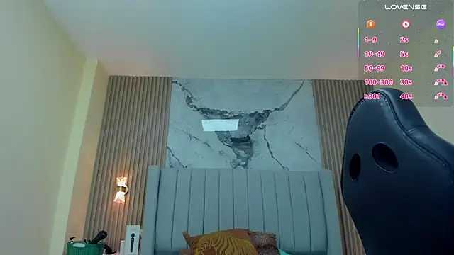 MAGIEVANS1 online show from October 10, 2025, 12:39 pm