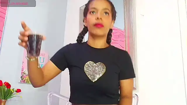 Snapshot of _Valeria_Brown chatting on March 6, 2025, 8:27 pm Valeria Brown online show from March 6, 2025, 8:27 pm