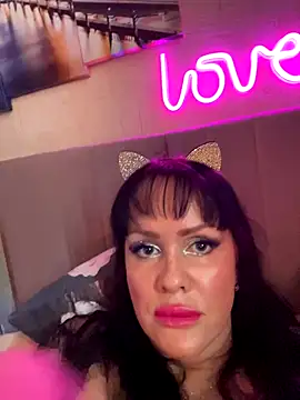 Snapshot of Lolaley2 chatting on October 24, 2025, 10:03 am Lolaley2 online show from October 24, 2025, 10:03 am