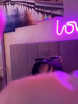 Snapshot of Lolaley2 chatting on December 1, 2025, 4:24 am Lolaley2 online show from December 1, 2025, 4:24 am