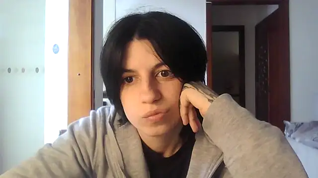 kyslrana online show from May 18, 2026, 1:49 pm