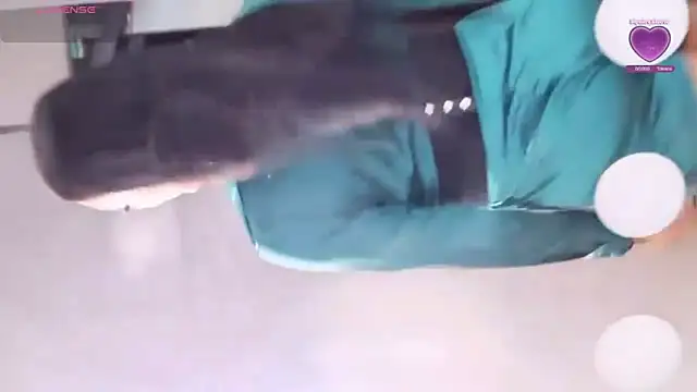 Snapshot of sweetcata23 chatting on December 17, 2025, 8:14 pm sweetcata23 online show from December 17, 2025, 8:14 pm