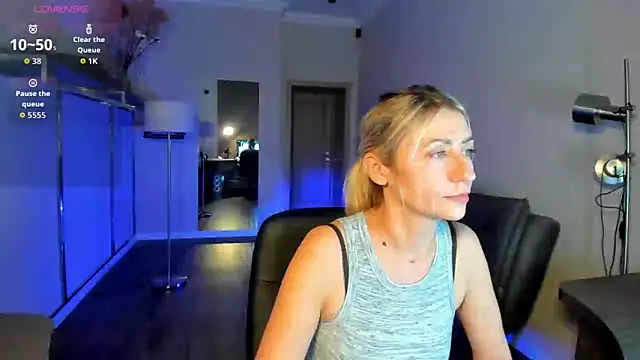 ZoeGrant online show from February 10, 2026, 9:58 pm