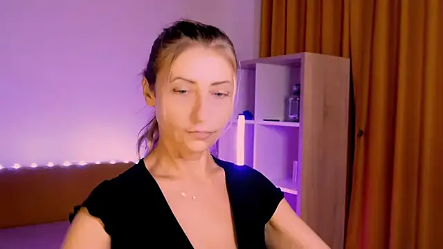 Snapshot of ZoeGrant chatting on June 23, 2026, 5:55 pm ZoeGrant online show from June 23, 2026, 5:55 pm