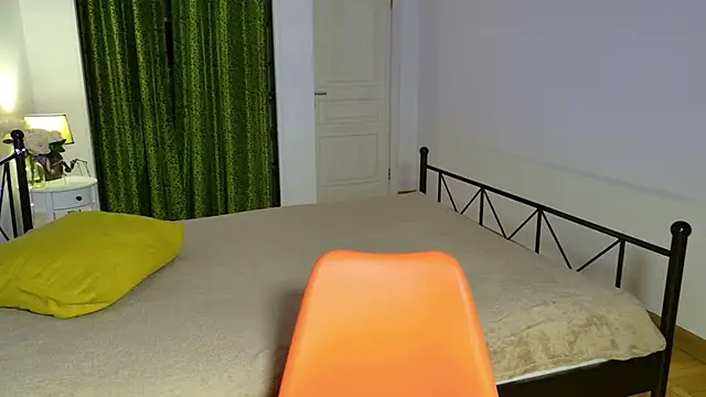 Snapshot of ZoeGrant chatting on December 2, 2025, 8:54 pm ZoeGrant online show from December 2, 2025, 8:54 pm