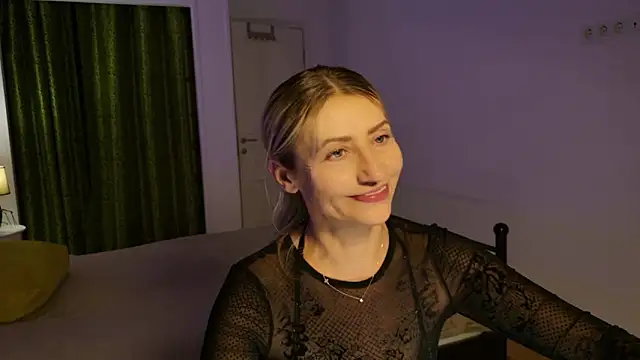 Snapshot of ZoeGrant chatting on November 25, 2025, 8:53 pm ZoeGrant online show from November 25, 2025, 8:53 pm