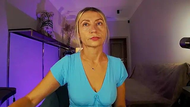 Snapshot of ZoeGrant chatting on October 13, 2025, 5:36 pm ZoeGrant online show from October 13, 2025, 5:36 pm