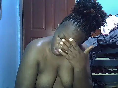 Snapshot of Ebonyceline chatting on April 13, 2026, 7:12 am Ebonyceline online show from April 13, 2026, 7:12 am