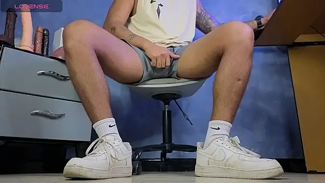 Snapshot of TomLover_12 chatting on March 27, 2026, 3:04 am TomLover 12 online show from March 27, 2026, 3:04 am