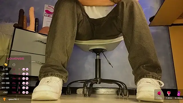 Snapshot of TomLover_12 chatting on March 17, 2026, 4:04 am TomLover 12 online show from March 17, 2026, 4:04 am