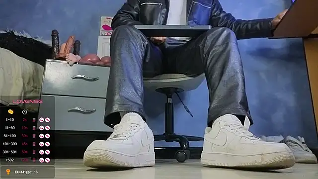 Snapshot of TomLover_12 chatting on February 24, 2026, 2:18 pm TomLover 12 online show from February 24, 2026, 2:18 pm