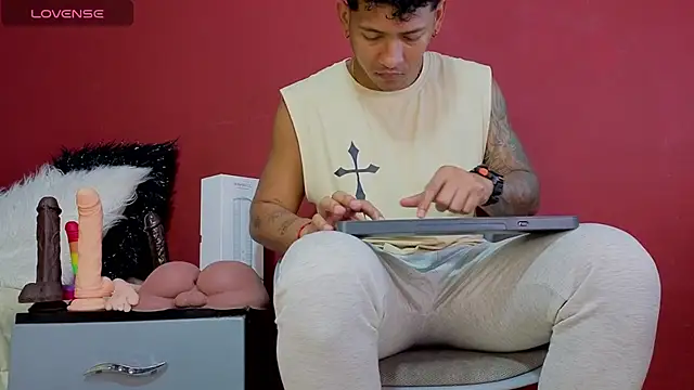 TomLover 12 online show from October 22, 2025, 10:41 pm