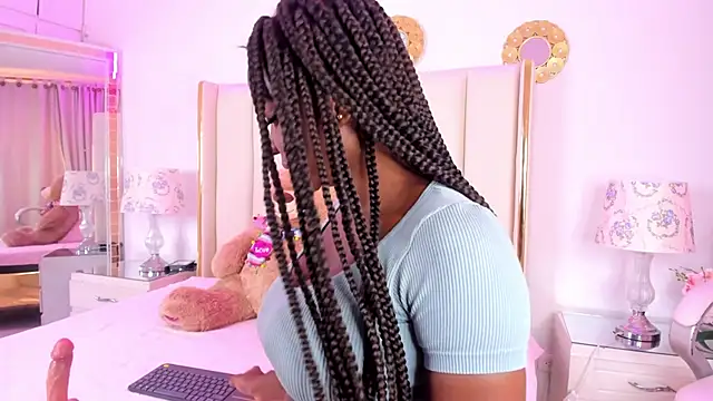 GianinaLewis online show from February 4, 2026, 8:48 pm