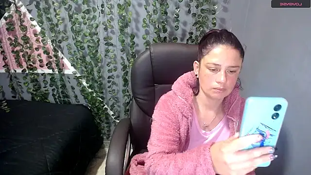 Snapshot of Violeta_hornny chatting on February 25, 2025, 8:32 pm Violeta hornny online show from February 25, 2025, 8:32 pm