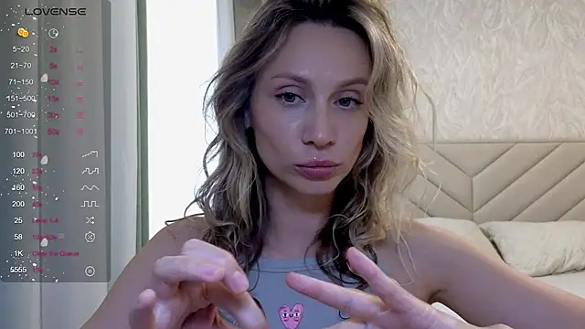 Snapshot of Alice_Wonders chatting on May 18, 2026, 6:40 am Alice Wonders online show from May 18, 2026, 6:40 am