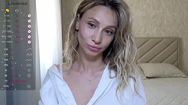 Snapshot of Alice_Wonders chatting on June 18, 2026, 9:47 am Alice Wonders online show from June 18, 2026, 9:47 am