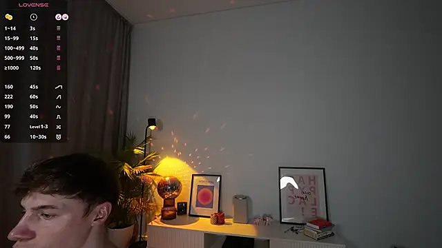 Snapshot of Evan__White_ chatting on March 1, 2026, 4:07 pm Evan White online show from March 1, 2026, 4:07 pm