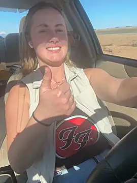 Snapshot of ClumsyLink chatting on January 27, 2025, 9:22 pm ClumsyLink online show from January 27, 2025, 9:22 pm