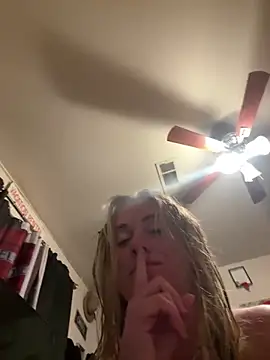 Snapshot of ClumsyLink chatting on February 11, 2025, 2:35 pm ClumsyLink online show from February 11, 2025, 2:35 pm