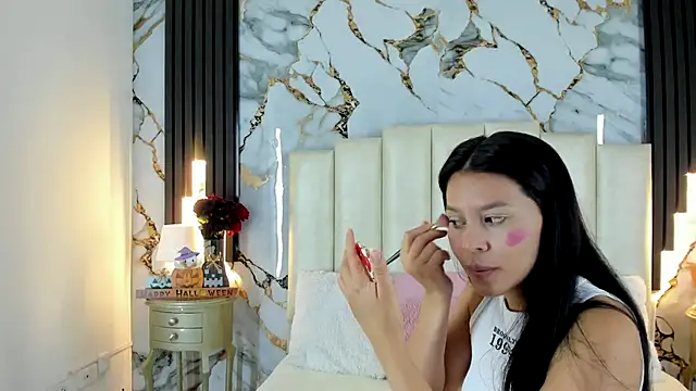 lulumars online show from October 22, 2025, 5:18 am