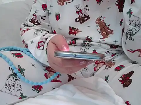 Snapshot of RealLittleRedRidingHood chatting on November 1, 2025, 6:02 pm RealLittleRedRidingHood online show from November 1, 2025, 6:02 pm