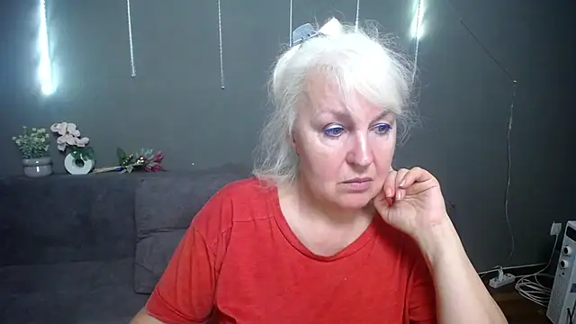 BlondyLeeBest online show from May 6, 2026, 6:34 pm